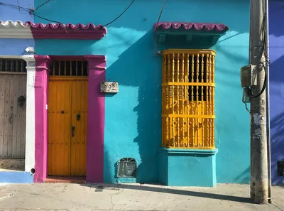 Vibrant colonial architecture with bright colors in Cartagena, Colombia.